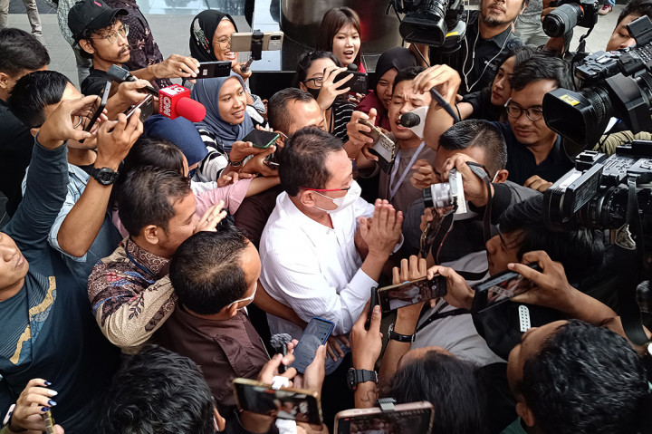 Meski demikian Hasbi tidak banyak berkomentar soal pemeriksaannya oleh penyidik lembaga antirasuah tersebut.