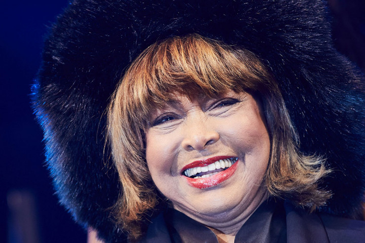 Berita duka datang dari dunia hiburan dunia. Legenda rock Tina Turner, penyanyi yang menggetarkan dunia selama beberapa periode, meninggal dunia pada usia 83 tahun.