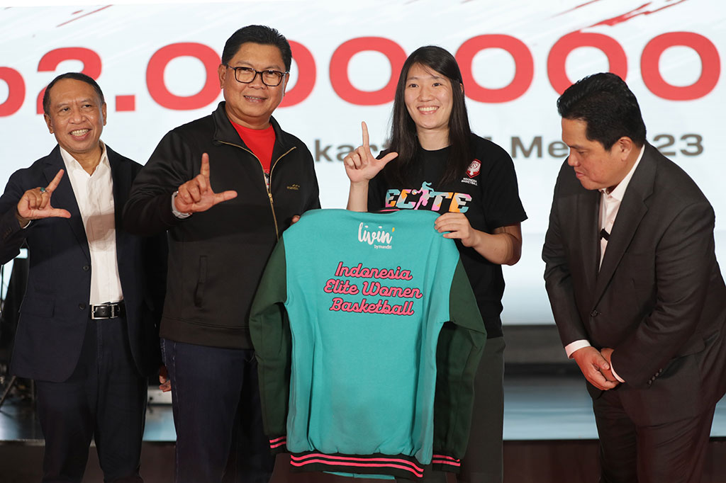 Apresiasi diberikan Bank Mandiri dalam bentuk dana pembinaan senilai Rp2 miliar, serta perlindungan jiwa dari perusahaan anak AXA Mandiri Financial Services melalui produk Asuransi Mandiri Corporate Life Plan ?dengan total nilai pertanggungan Rp11,5 miliar untuk atlet dan staf pelatih tim basket putri tersebut. 