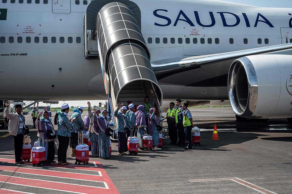 Tiga kloter calon jemaah haji Embarkasi Surabaya diberangkatkan ke Tanah Suci dari Bandara Juanda, Sidoarjo, Jawa Timur, Rabu, 24 Mei 2023.
