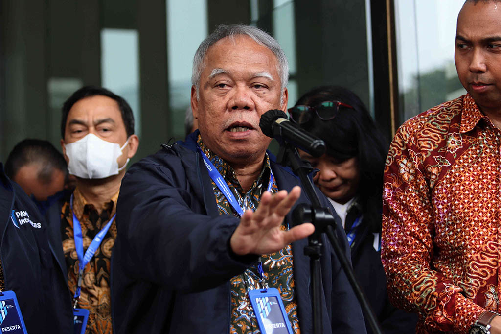 Menteri Pekerjaan Umum dan Perumahan Rakyat (PUPR) Basuki Hadimuljono mengatakan godaan korupsi yang selalu mengintai pegawai yang mengabdi di Kementerian PUPR sangat besar.
