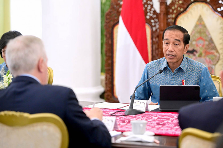 Selanjutnya, Menkeu menuturkan, Presiden Jokowi menyampaikan bahwa pemerintah akan terus melakukan transformasi ekonomi, energi keberlanjutan, dan pembangunan Ibu Kota Nusantara (IKN).