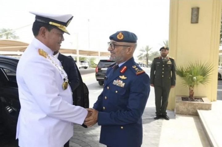 Kerjasama yang terjalin antara TNI dan Angkatan Bersenjata Persatuan Emirat Arab telah dimulai sejak hubungan diplomatik kedua negara terjalin pada  tahun 1976. Kedua negara juga secara aktif ikut serta dalam keanggotaan dibeberapa organisasi Internasional seperti Perserikatan Bangsa - Bangsa atau United Nations, Gerakan Non-Blok (GNB), Indian Ocean Rim Association (IORA), Organisasi Kerja Sama Islam (OKI), dan The Indian Ocean Naval Symposium (IONS).