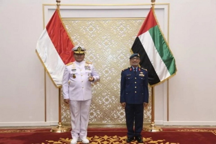 Dalam kunjungan tersebut, Panglima TNI diterima dengan upacara jajar kehormatan dan dilanjutkan pertemuan bilateral dengan The Chief of Staff of The UAE Armed Forces, Lieutenant General Engineer H.E. Issa Al Mazrouei. Setelah melaksanakan pertemuan bilateral kedua Panglima Angkatan Bersenjata melaksanakan penandatanganan pengaturan kerja sama di bidang militer sebagai payung hukum pelaksanaan kegiatan kerja sama militer kedua negara.