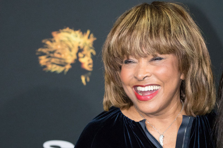 Berita duka datang dari dunia hiburan dunia. Legenda rock Tina Turner, penyanyi yang menggetarkan dunia selama beberapa periode, meninggal dunia pada usia 83 tahun.