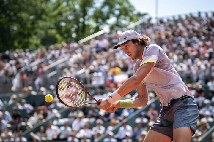 Petenis Chile Jarry, peringkat 54 dunia, mengalahkan Dimitrov 7-6 (7/1), 6-1 untuk merebut gelar tunggal ketiga dalam kariernya.