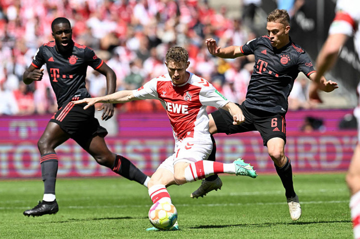 Bayern, yang membutuhkan kemenangan, langsung membuka keunggulan saat pertandingan baru berjalan delapan menit lewat gol Coman. Leroy Sane menyodorkan bola ke Coman yang langsung menusuk ke tengah sebelum melepaskan tendangan yang menjebol gawang Marvin Schwabe. Skor menjadi 1-0.