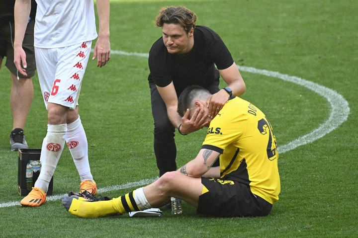 Dortmund gagal mencetak gol balasan hingga babak pertama berakhir.