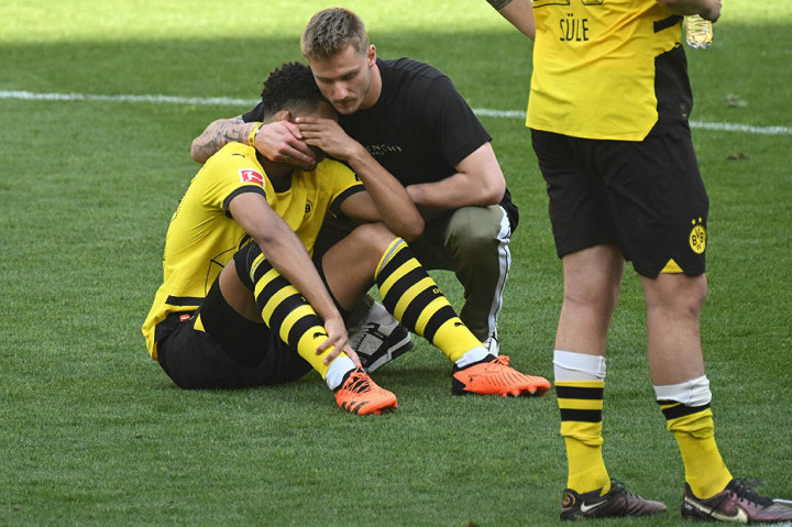 Selepas jeda, Dortmund tampil agresif dan banyak menciptakan peluang demi menyeimbangkan kedudukan.