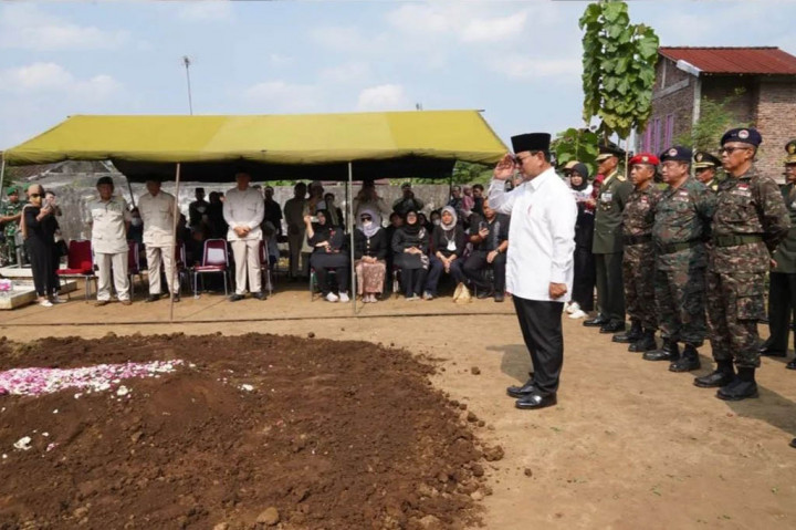 Mayjen (Purn) H. Mulchis Anwar, adalah tokoh militer Indonesia angkatan 1965, dengan jabatan terakhir sebagai Koorsahli Pangab. Almarhum wafat di Rumah Sakit Yogya International Hospital karena sakit. 