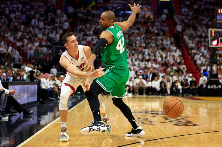 Celtics benar-benar bangkit sejak di ambang kegagalan usai kalah 0-3 dalam rangkaian laga babak Final NBA Wilayah Timur. Boston mampu meraih tiga kemenangan beruntun sehingga menyamakan kedudukan 3-3 dan memaksa pertandingan penentuan.