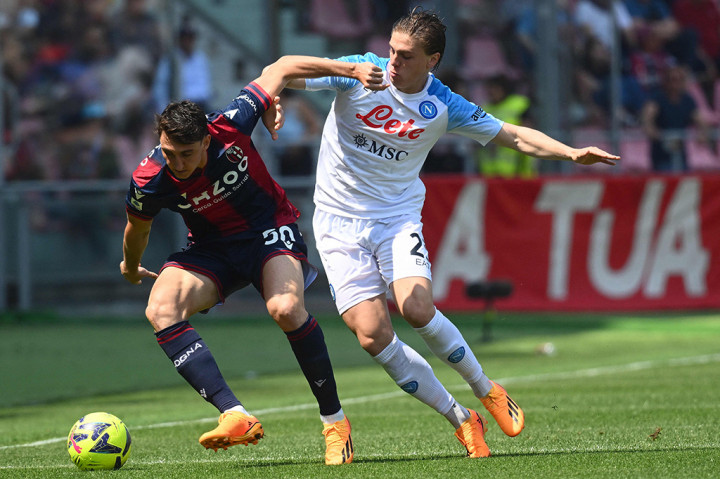 Bologna akhirnya bisa menyamakan kedudukan menjadi 2-2 pada menit ke-83. Bermula dari skema sepak pojok, Lorenzo De Silvesteri yang dibayangi pemain lawan tetap berhasil menanduk bola masuk ke gawang Napoli.