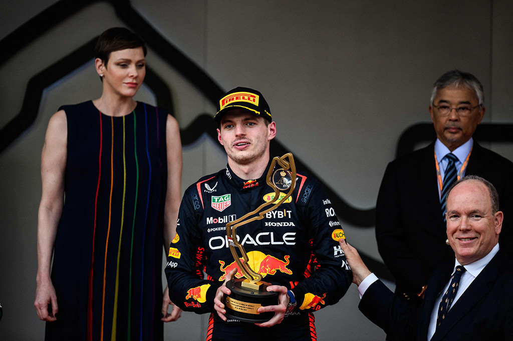 Lebih lanjut, pebalap berusia 25 tahun itu mengatakan kondisi trek yang semula kering dengan cuaca di Monako yang hangat, tiba-tiba menjadi sangat licin karena hujan turun cukup deras.