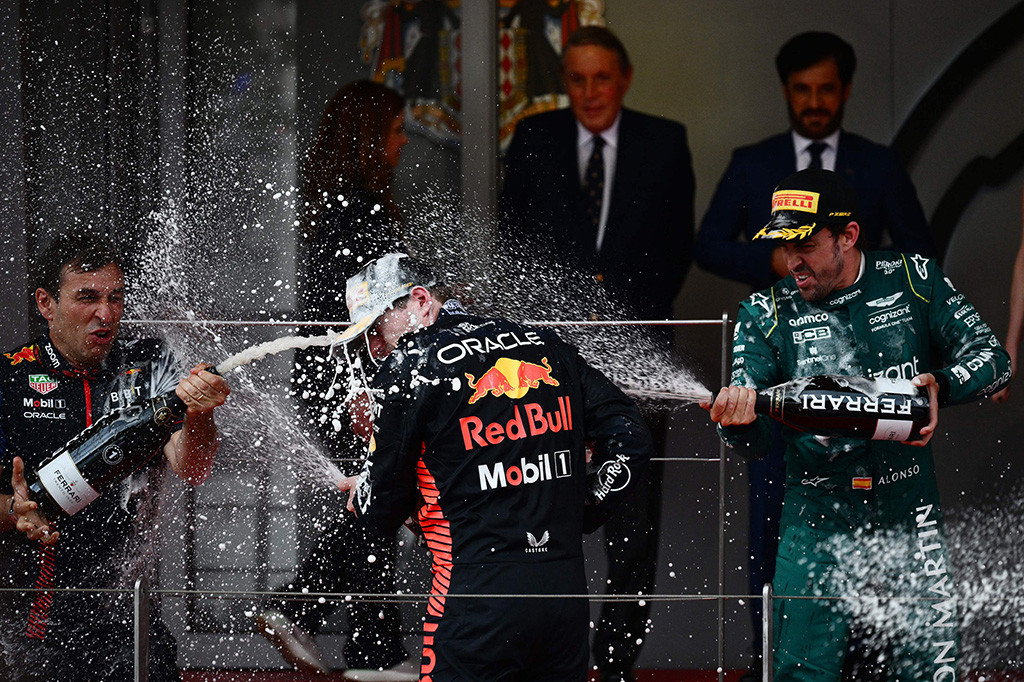 Ia berada di depan Fernando Alonso dari Aston Martin dan Esteban Ocon dari Alpine, yang masing-masing mengoleksi 18 dan 15 poin dari balapan di Monako. Keduanya masing-masing terpaut 27,9 detik dan 36,9 detik dari Verstappen.