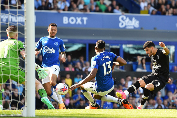 Bournemouth kembali memiliki peluang melalui tendangan Solanke, akan tetapi bola tersebut dapat disapu oleh bek Everton Conor Coady.
