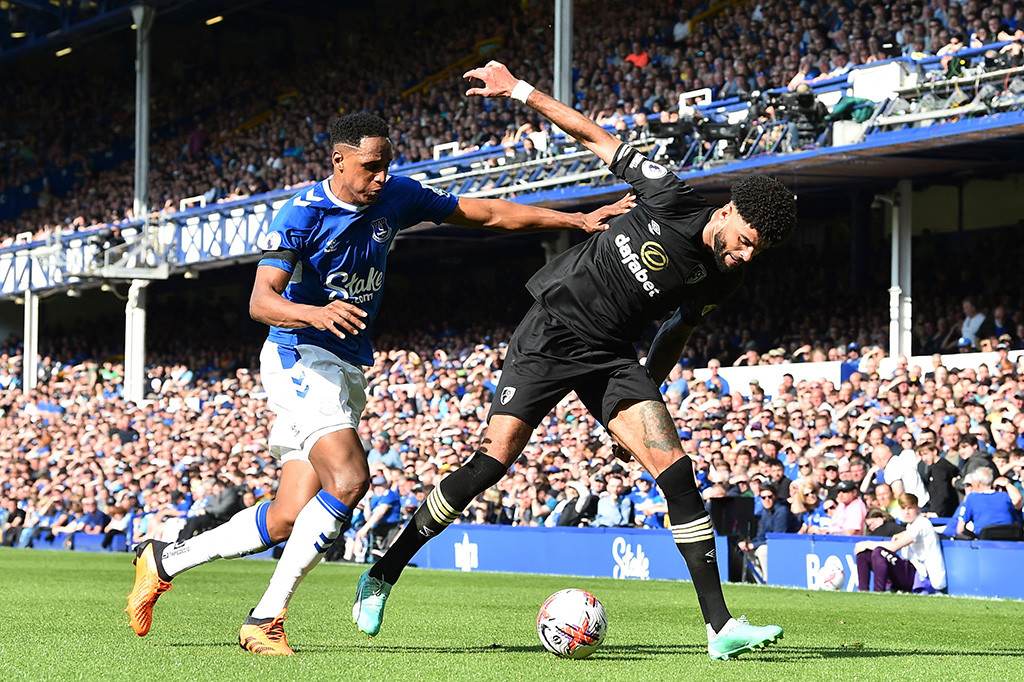 Everton hampir kebobolan pada pertandingan ini ketika Dominic Solanke dapat memanfaatkan kesalahan bek James Tarkowski, namun Yerry Mina dapat melakukan halauan terhadap tendangan penyerang Bourneomouth tersebut.