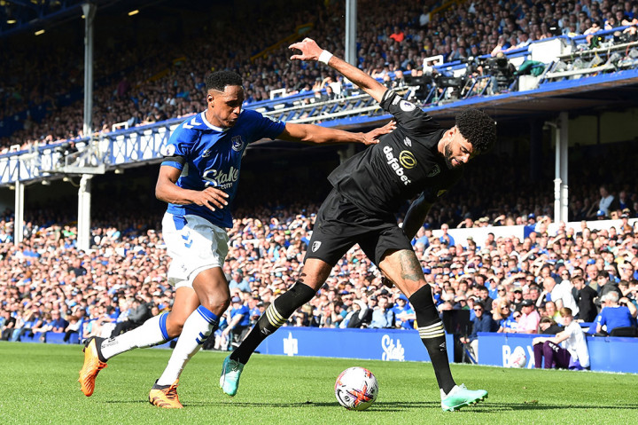 Everton hampir kebobolan pada pertandingan ini ketika Dominic Solanke dapat memanfaatkan kesalahan bek James Tarkowski, namun Yerry Mina dapat melakukan halauan terhadap tendangan penyerang Bourneomouth tersebut.