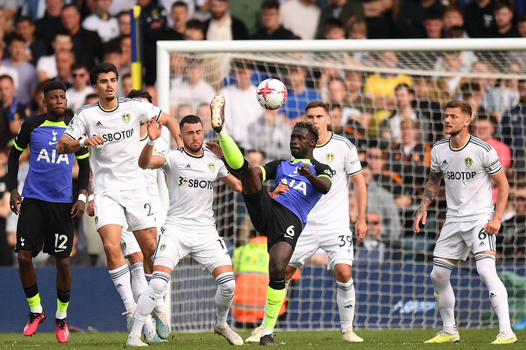 Leeds United memperkecil ketertinggalan menjadi 1-2 pada menit ke-67 melalui gol yang dicetak oleh Jack Harrison memanfaatkan umpan dari Georginio Rutter.