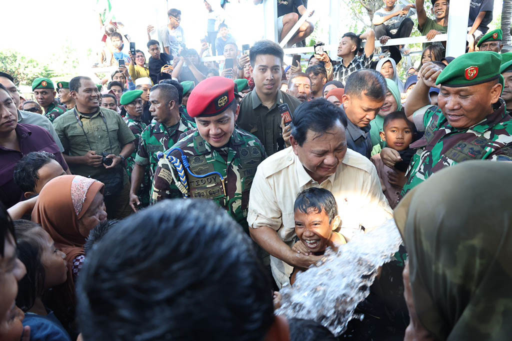 Menhan Prabowo juga mengungkapkan rasa syukurnya karena usaha dan kerja keras Kemhan dan Unhan ini dapat dirasakan manfaatnya oleh seluruh rakyat. Sumber-sumber air ini merupakan penemuan dari para pakar Unhan, termasuk para Dekan.