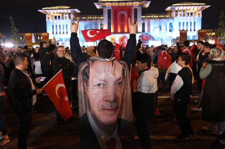 Recep Tayyip Erdogan menyerukan persatuan dan solidaritas setelah memenangkan  pemilihan presiden yang memperpanjang pemerintahannya selama dua dekade hingga 2028.