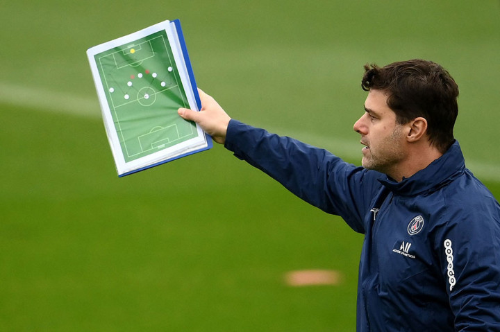 Bersama The Saints, Pochettino mencatatkan 60 penampilan di seluruh kompetisi dengan statistik 23 kemenangan, 18 imbang, dan 19 kekalahan. Sementara bersama The Lilywhites, Pochettino mencatatkan 293 penampilan di seluruh kompetisi dengan statistik 160 kemenangan, 60 imbang, dan 73 kekalahan.