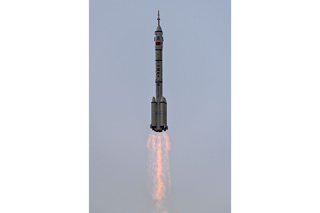 Pesawat Shenzhou akan berlabuh di modul inti stasiun ruang angkasa Tianhe.