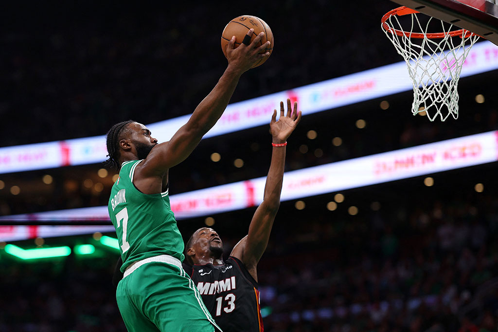 Pada laga ini Jaylen Brown mencetak poin tertinggi untuk Celtics dengan 19 poin, Derrick White 18 poin, dan Jayson Tatum 14 poin serta 11 rebound.