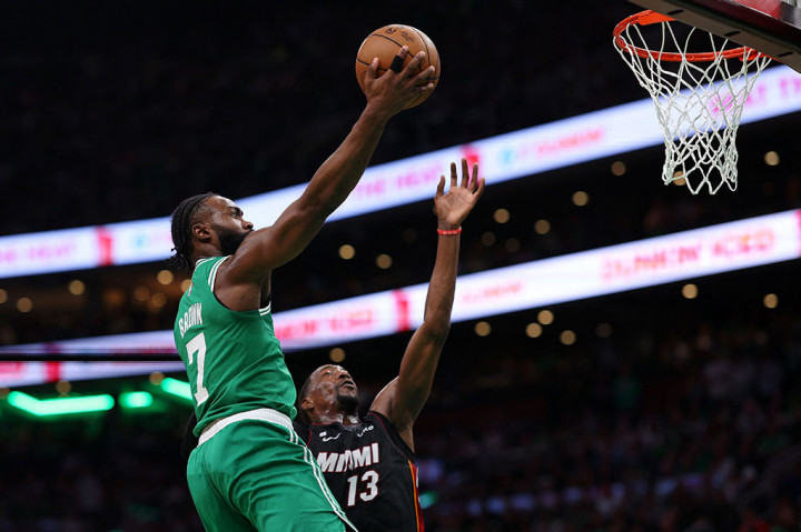 Pada laga ini Jaylen Brown mencetak poin tertinggi untuk Celtics dengan 19 poin, Derrick White 18 poin, dan Jayson Tatum 14 poin serta 11 rebound.