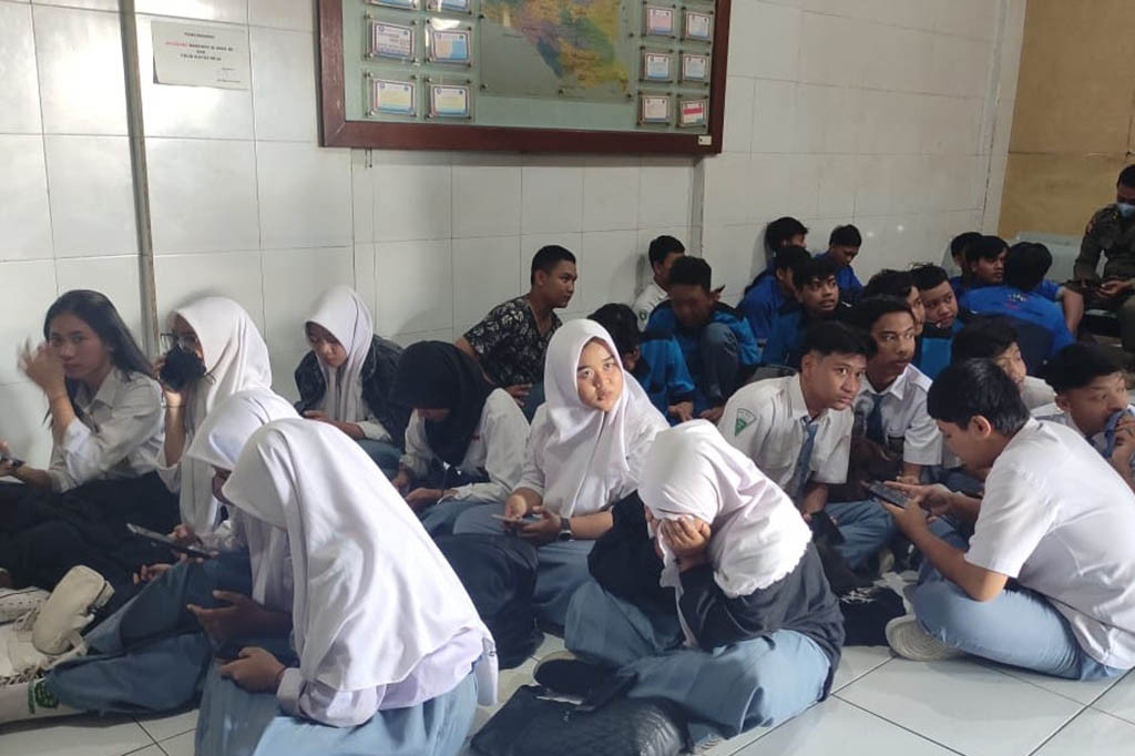 Yani menjelaskan, dari 31 siswa tersebut terdiri dari 9 perempuan dan 22 laki-laki. Pihak Satpol PP kemudian memanggil orang tua dan wali murid dari sekolahnya masing-masing.