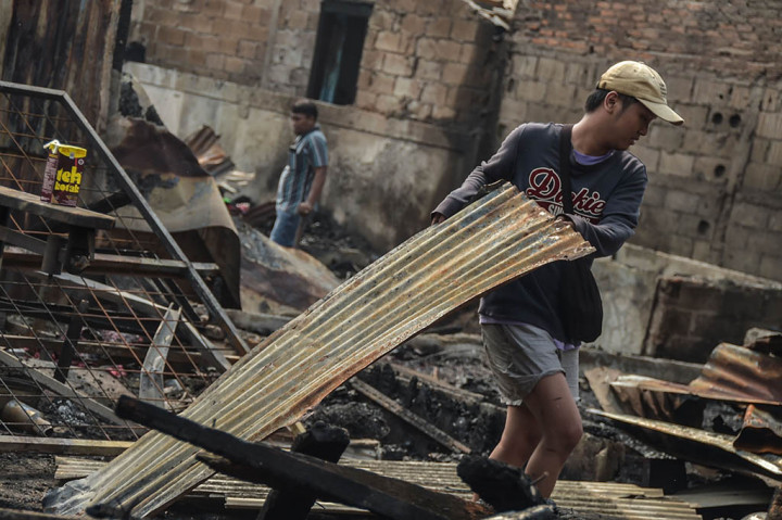 Sampai saat ini penyebab kebakaran masih dalam tahap penyelidikan.