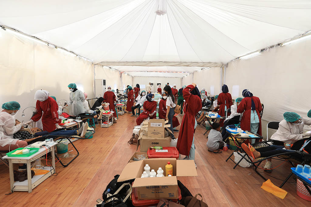 Wakil Ketua Panitia Waisak Karuna Murdaya mengatakan bakti sosial kesehatan yang melibatkan sejumlah rumah sakit ini menargetkan 8.000 pasien.