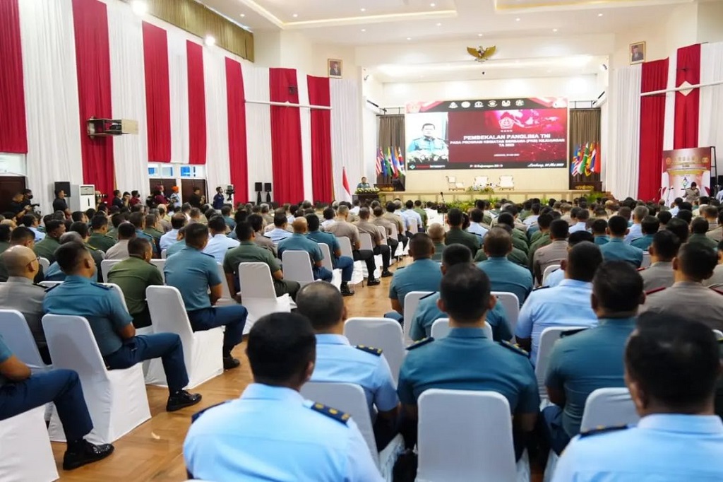 Panglima TNI menyampaikan bahwa untuk mewujudkan visi tersebut, program prioritas telah dicanangkan sejak awal saya menjabat dimana pembangunan SDM menjadi prioritas, sama seperti pilar utama Indonesia Emas 2045.