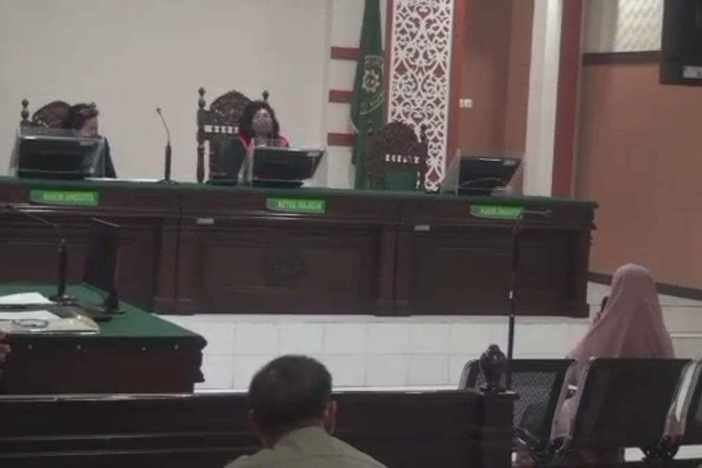 Sementara itu penuntut dari Satpol PP Sidoarjo Anas Ali Akbar mengaku puas dengan putusan hakim. Pihaknya juga akan menjalankan perintah putusan untuk melakukan penahanan terdakwa.