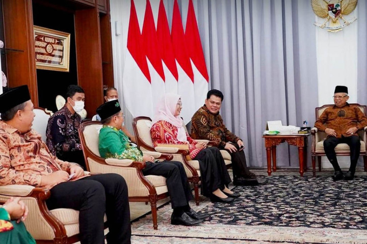 Wapres Ma’ruf Amin menerima audiensi Forum Keluarga Alumni (FOKAL) Ikatan Mahasiswa Muhammadiyah (IMM), di Kediaman Resmi Wapres, Jalan Diponegoro Nomor 2, Jakarta Pusat, Rabu, 31 Mei 2023.