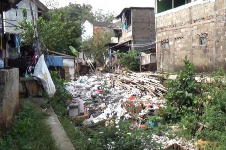 Warga menyayangkan mangkraknya Proyek tersebut, lantaran beberapa bangunan rumah warga telah di eksekusi. Warga berharap jika Proyek tersebut tidak di lanjutkan, dapat diganti menjadi ruang terbuka hijau, agar dapat dinikmati oleh warga sekitar.