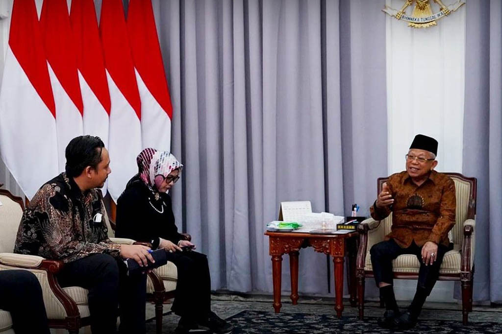 Siang ini Wapres K.H. Ma’ruf Amin menerima audiensi Mizan Productions dan Yayasan Surya Nusantara Abadi Initiative (SNA Initiative) untuk membahas mengenai rencana pembuatan film yang bercerita tentang ketokohan Syekh Nawawi al-Bantani.