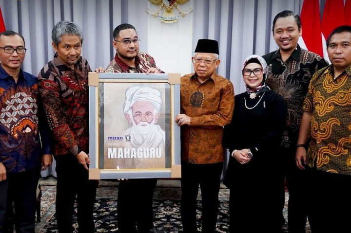 Syekh Nawawi memiliki peran penting dalam perjuangan rakyat Banten melawan penjajah Belanda dan merupakan mahaguru dari para ulama yang menyebarkan ilmu agama di nusantara ini, mulai dari Kiai Cholil Bangkalan, Hadratussyaikh K.H. Hasyim Asy’ari, Pendiri Muhammadiyah K.H. Ahmad Dahlan dan lain sebagainya.