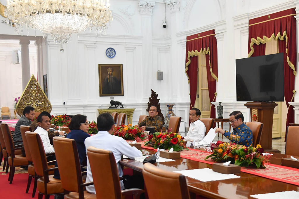 Presiden Joko Widodo mendorong percepatan realisasi investasi pengembangan ekosistem baterai mobil listrik yang akan dilakukan di Kawasan Industri Hijau Bantaeng, Sulawesi Selatan dan Papua Barat.