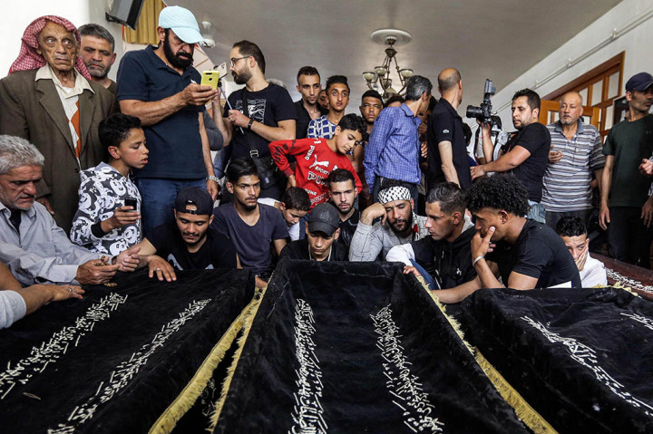 Seorang juru bicara Front Populer untuk Pembebasan Palestina - Komando Umum (PFLP-GC) malah menuduh Israel melakukan serangan semalam di pangkalan di Qusaya, dekat perbatasan Suriah. Israel membantah terlibat.