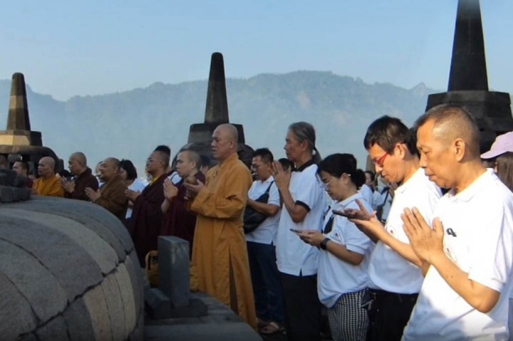 Nantinya, para bikkhu dan umat yang menjalani ritual thudong tersebut akan mengikuti prosesi hari raya tri suci waisak di candi agung borobudur.