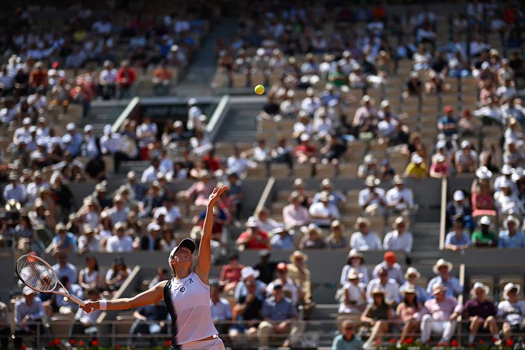 Petenis nomor satu dunia itu mengalahkan petenis Amerika Claire Liu 6-4, 6-0 di Court Philippe Chatrier.