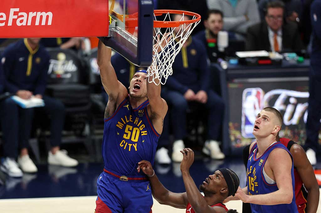 Torehan kedua pemain ini juga diikuti torehan cukup apik dari dua pemain Nuggets lainnya yaitu Aaron Gordon dengan 16 poin dan Michael Potter dengan 14 poin.