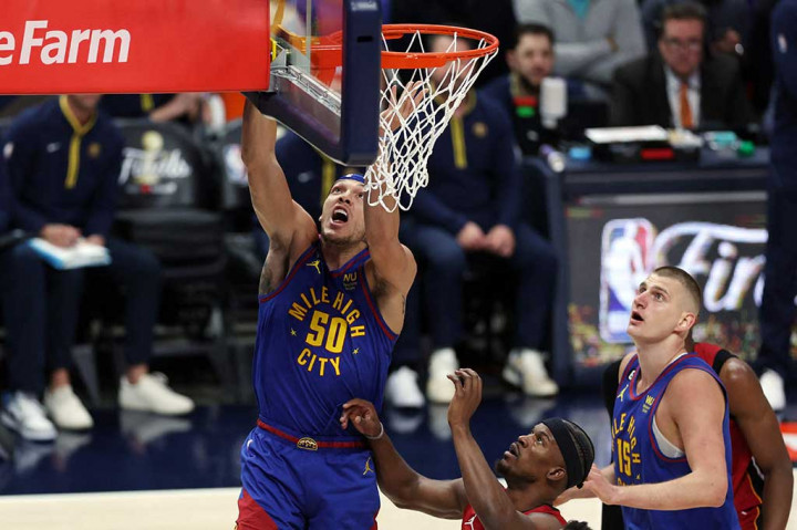 Torehan kedua pemain ini juga diikuti torehan cukup apik dari dua pemain Nuggets lainnya yaitu Aaron Gordon dengan 16 poin dan Michael Potter dengan 14 poin.