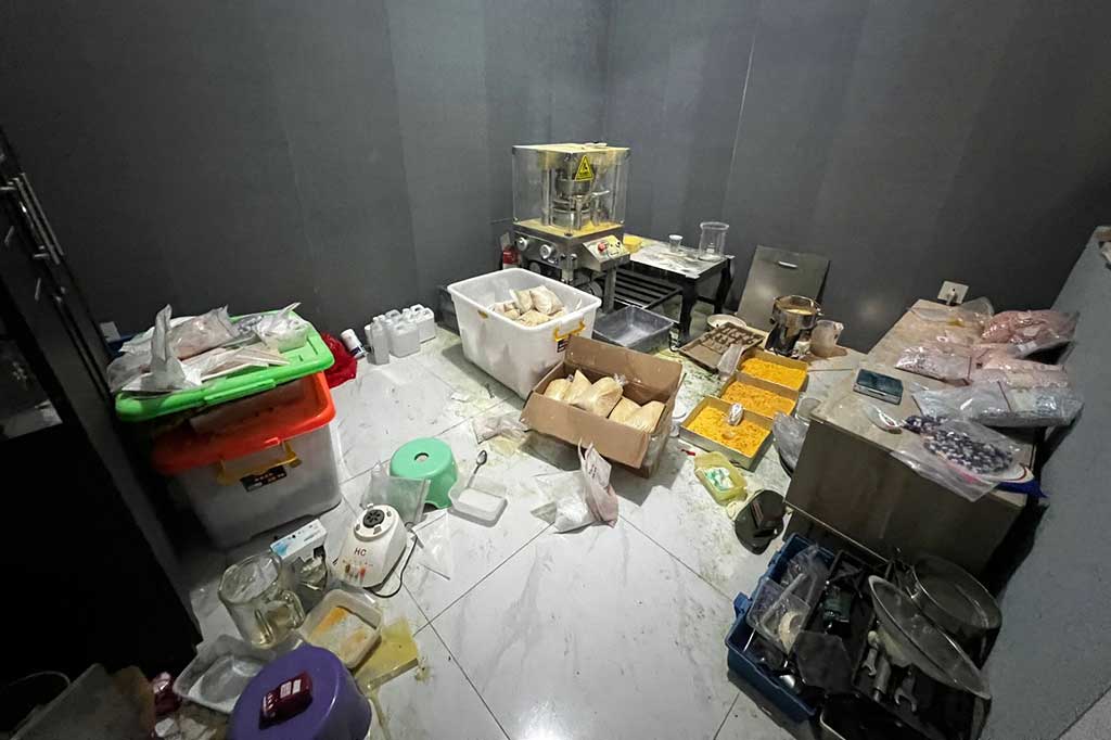 Ini penampakan gudang produksi ekstasi yang digerebek polisi.