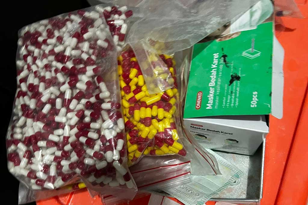 Ini barang bukti ribuan pil ekstasi yang diamankan polisi.