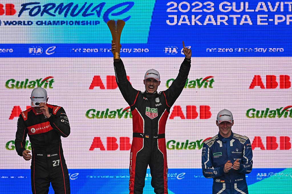 Pascal Wehrlein, meredam perlawanan Maximilian Guenther (Maserati MSG Racing) demi memenangi balap Formula E seri ke-10. Sementara itu di urutan kedua ditempati oleh Jake Dennis (Avalanche Andretti).