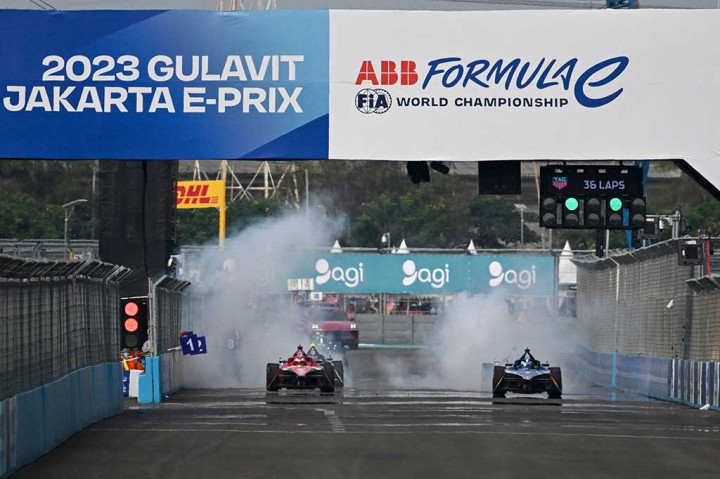 Ketiga pembalap terdepan tersebut saling bertukar posisi untuk posisi pimpinan lomba. Wehrlein mampu mengatasi tekanan dengan cepat dan tenang dengan menjadi yang pertama melintasi garis finis dengan margin tipis 0,477 detik di depan Dennis. Sedangkan Guenther harus puas di peringkat ketiga 1,43 detik berselang.