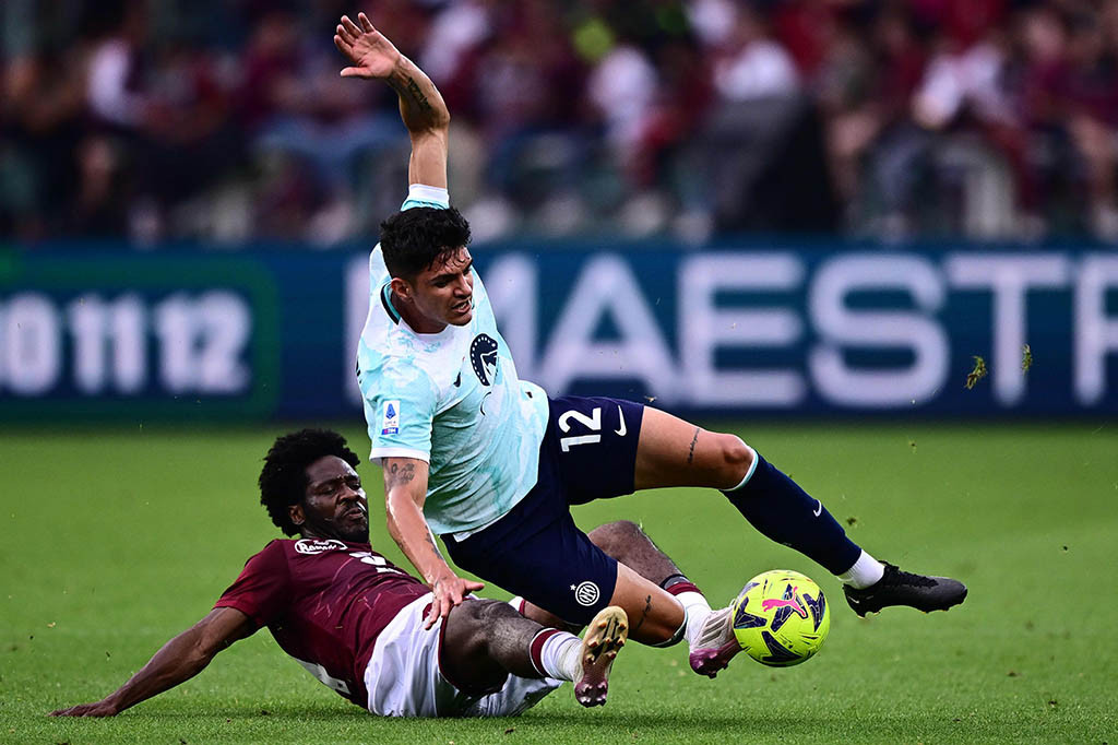 Inter Milan naik ke peringkat kedua klasemen sementara Liga Italia usai menekuk Torino dengan skor 1-0 pada pekan ke-38 Liga Italia di Stadion Olimpico di Torino, Turin, Sabtu, 3 Juni 2023 malam waktu setempat.