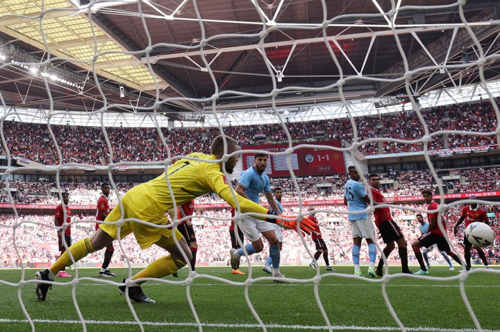 Manchester City membuka peluang mereka untuk meraih treble winner musim ini seusai menekuk Manchester United dengan skor 2-1 pada partai final Piala FA di Stadion Wembley, London, Sabtu, 3 Juni 2023.
  