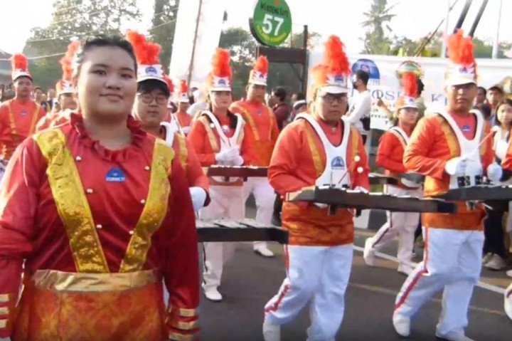 Pawai mulai berjalan pukul sekitar 06.45 WIB. Dentuman kompak dari tim marching band Perwakilan Umat Buddha Indonesia (Walubi) mewarnai praperjalanan.